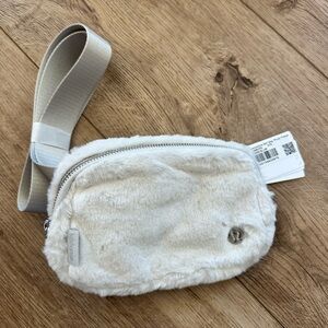 Lululemon Plush Fleece Belt Bag in Bone/Silver Crossbody Bag NWT